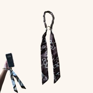Telefoonkoord pols bruin ketting opdruk